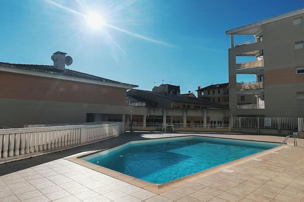 Charmant 2P, Piscine, Clim, A 5 Min De La Plage 발로리스 외부 사진